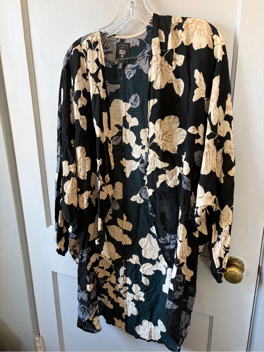 Billabong Black and Cream Floral Lightweight Kimono 2/14